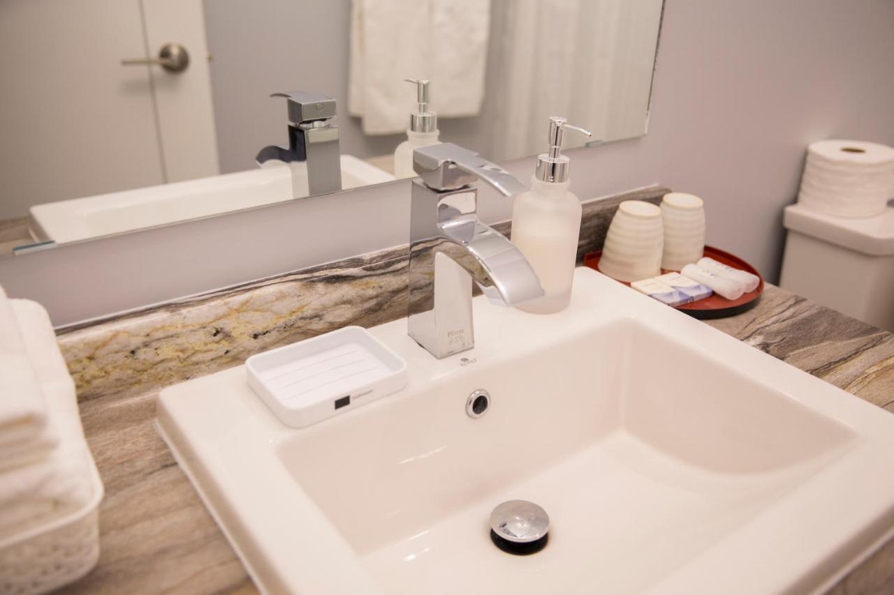 Downtown Whitehorse Deluxe 2 Bedroom Condo Exteriör bild
